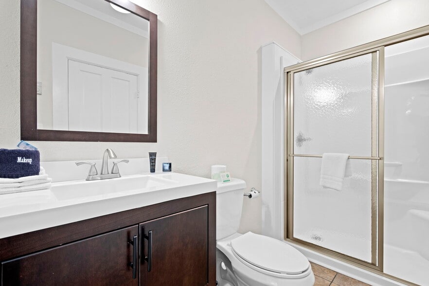 More Photos Of 612 N Lakeshore Dr, Ludington Hotel For Sale
