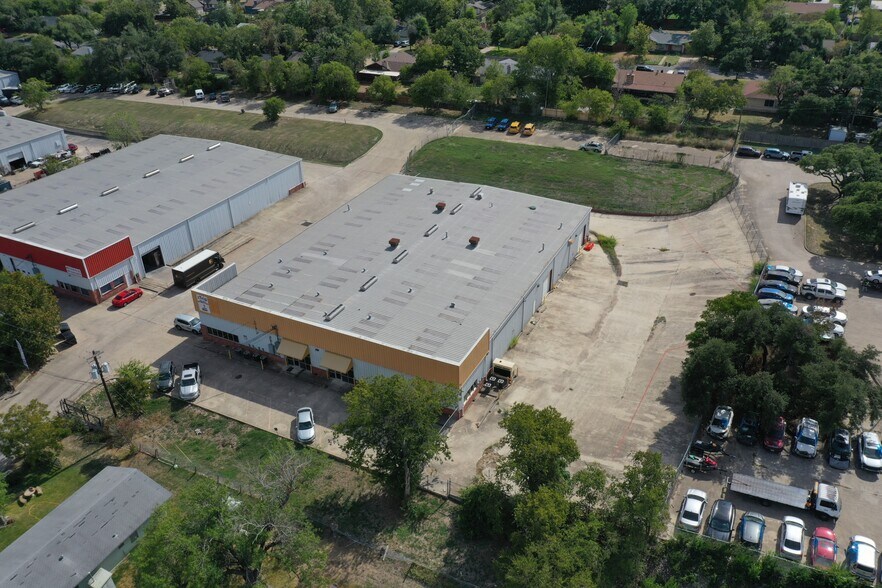 More Photos Of 10630 Joseph Clayton Dr, Austin Service For Lease