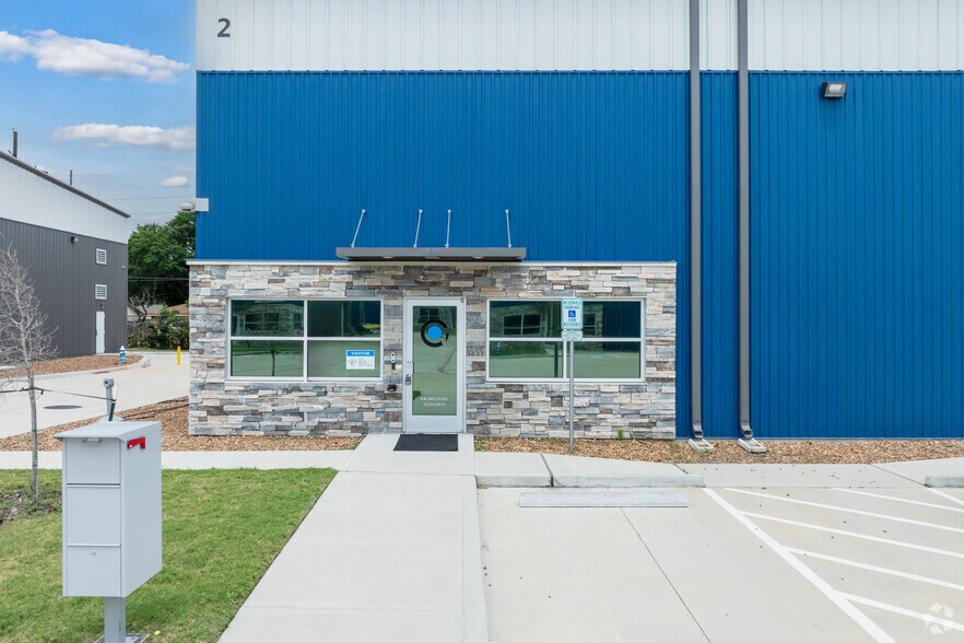 More Photos Of 13750 FM 529 Rd, Houston Warehouse For Sale