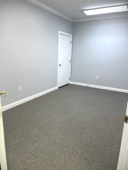 More Photos Of 8402 Six Forks Rd, Raleigh Office For Lease