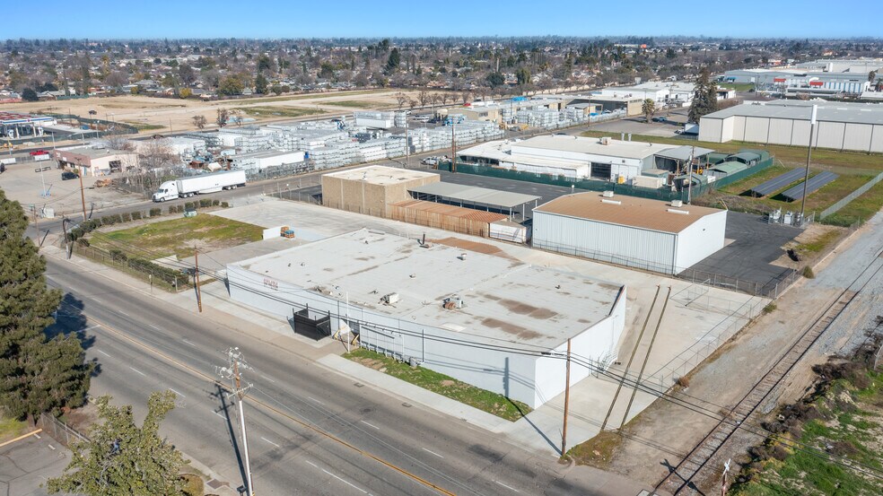 More Photos Of 2641 S Maple Ave, Fresno Industrial For Sale