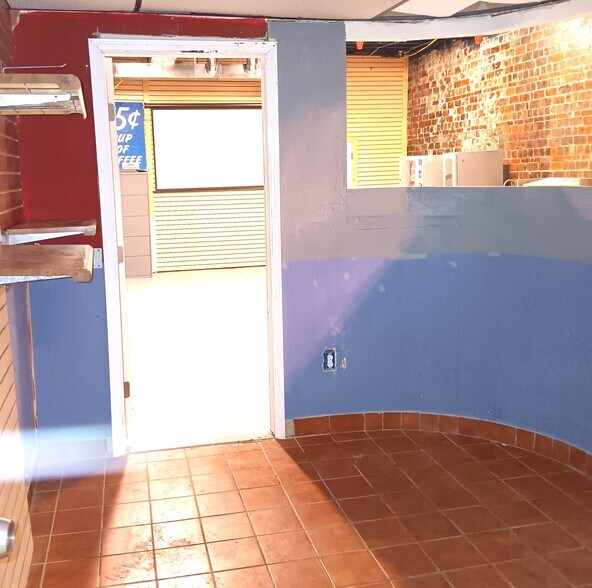 More Photos Of 4557 Dr Martin Luther King Dr, Saint Louis Light Manufacturing For Sale