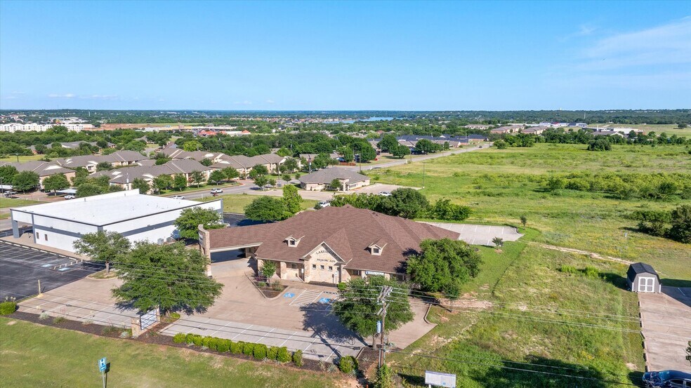 More Photos Of 1305 Paluxy Rd, Granbury Medical For Sale