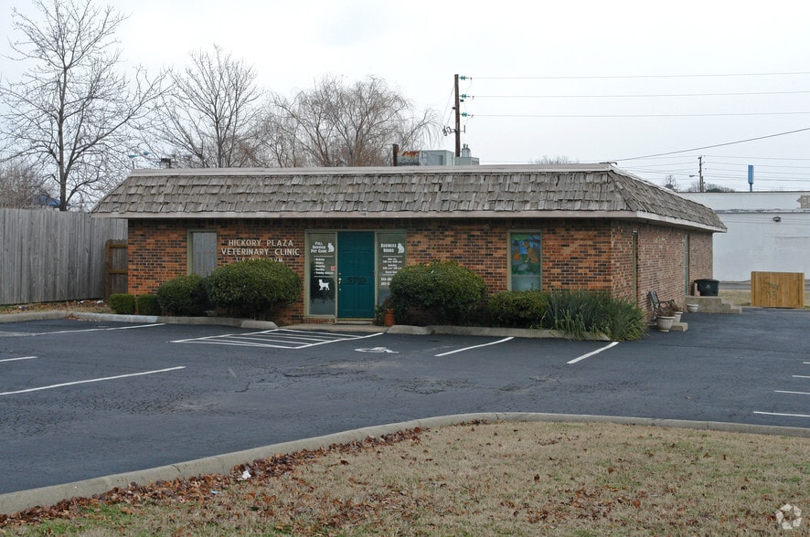 Primary Photo Of 5710 Hickory Plz, Nashville Storefront Retail Office For Lease