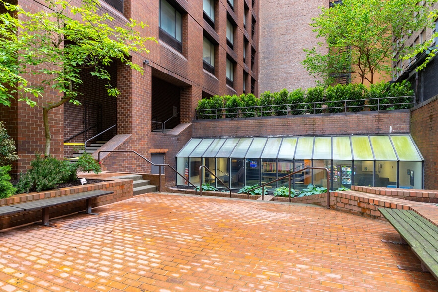 More Photos Of 30 W 61st St, New York Office For Lease