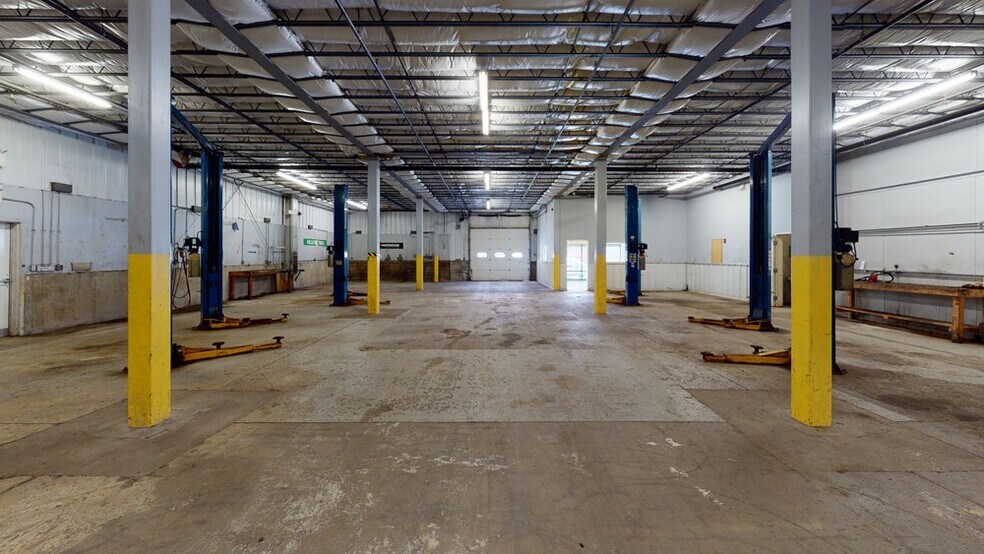 More Photos Of 4 Gator Rock Rd, Somersworth Distribution For Sale