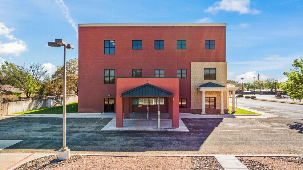 More Photos Of 7202 Slide Rd, Lubbock Medical For Lease