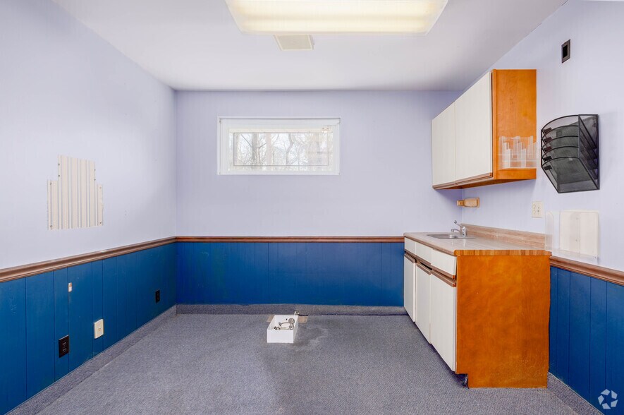 More Photos Of 50 N Center St, East Alton Medical For Sale