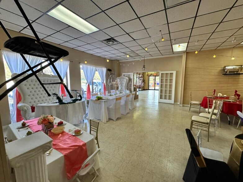 More Photos Of 430 W Dr Martin Luther King Jr Blvd, Seffner Storefront Retail Office For Sale