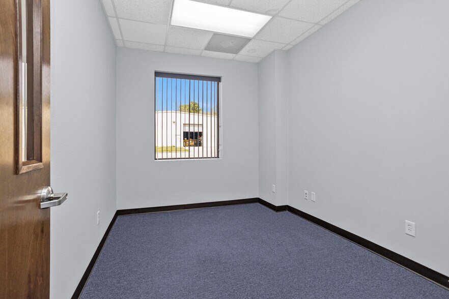 More Photos Of 1207 N Fm 3083 Rd, Conroe Distribution For Sale