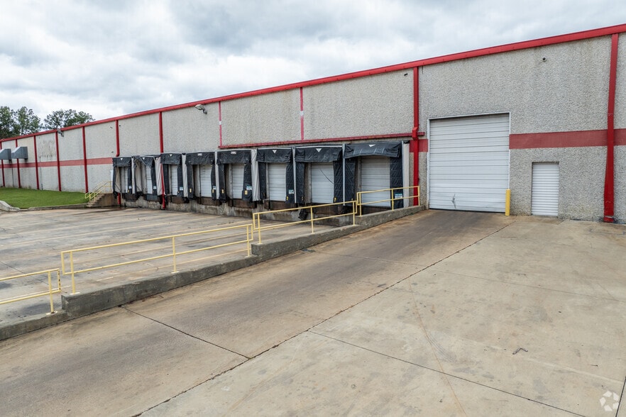 Primary Photo Of 190 NW Industrial Pky, Jackson Manufacturing For Sale