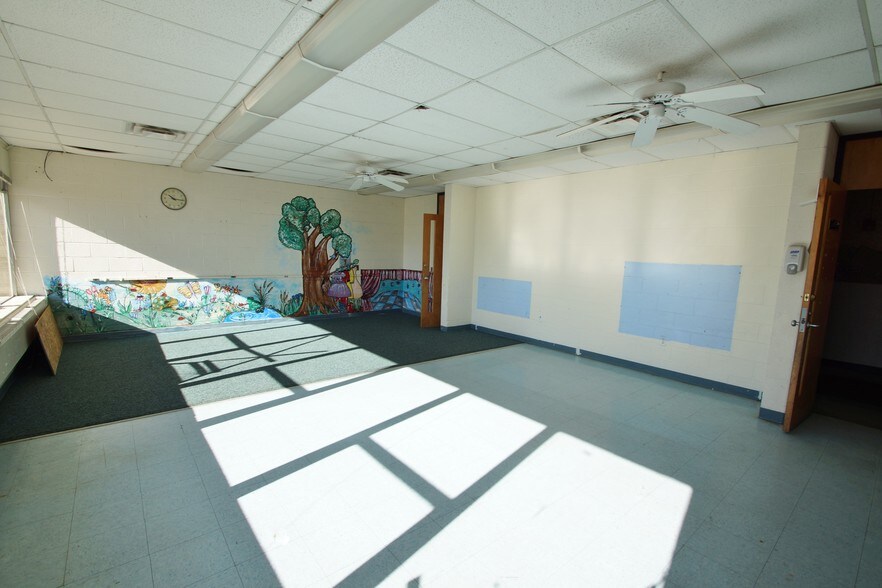 More Photos Of 2631 Harvard Ave NW, Canton Schools For Lease