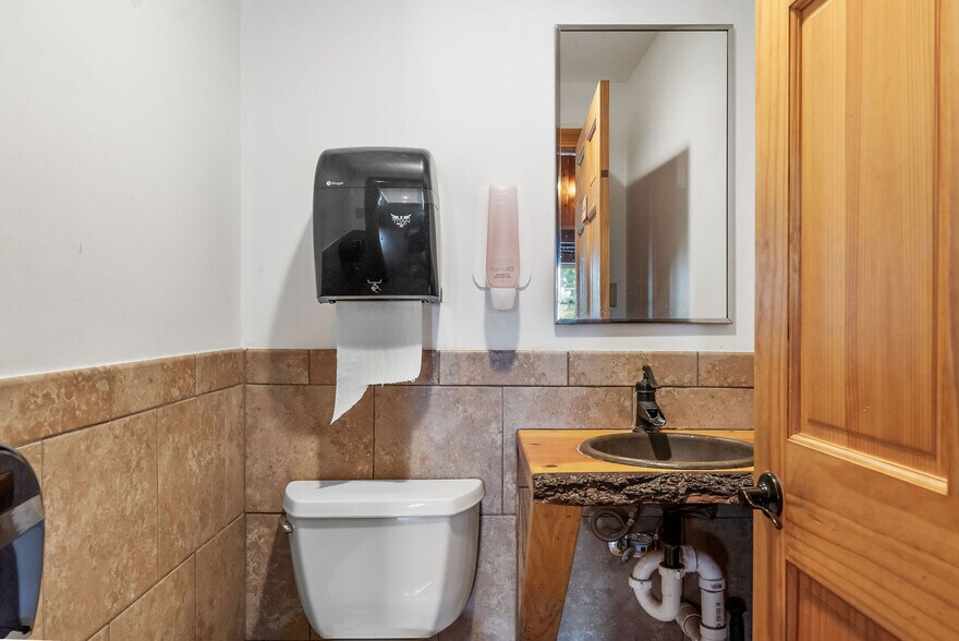 More Photos Of 552 Main St, Apalachin General Retail For Sale