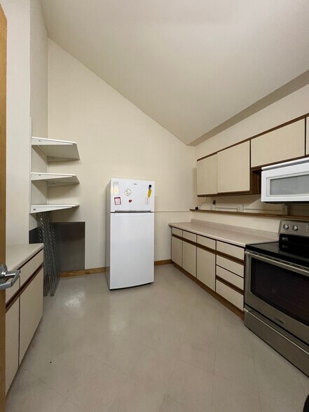 More Photos Of 631-637 Struck St, Madison Freestanding For Sale