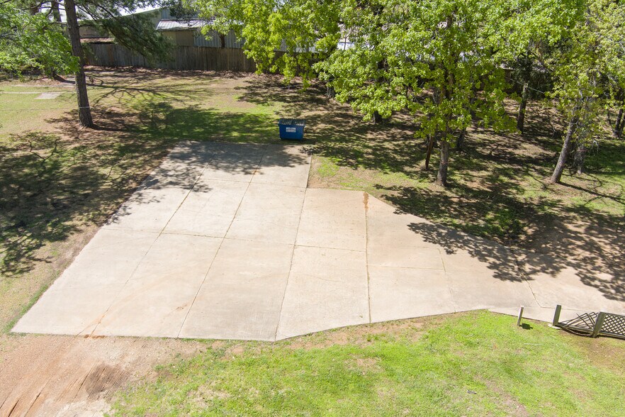 More Photos Of 120 NW 304 Loop, Crockett Daycare Center For Sale