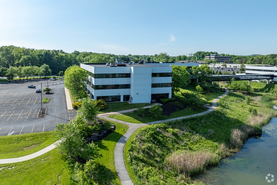 More Photos Of 367 Ghent Rd, Fairlawn Office For Lease