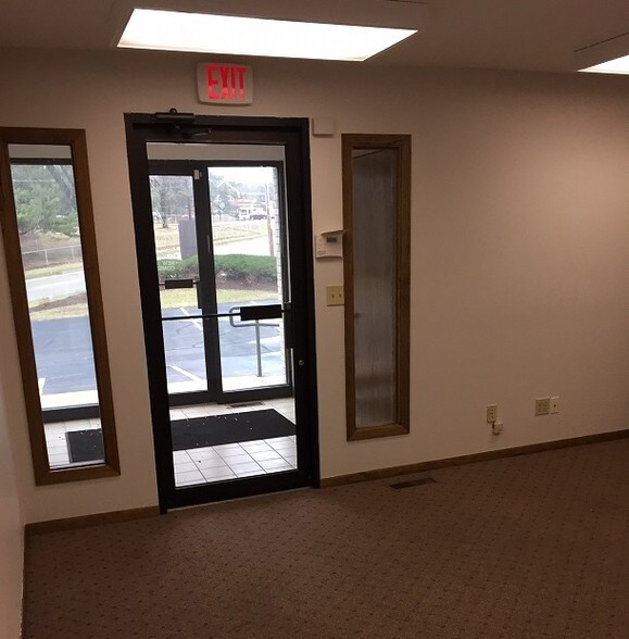 More Photos Of 4777 E State St, Rockford Medical For Lease