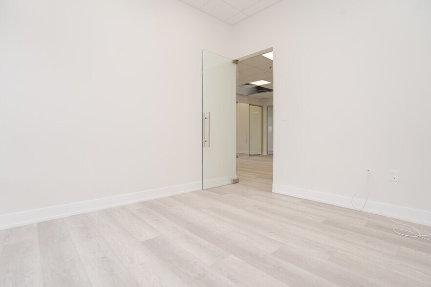 More Photos Of 135 Addison Hall Cir, Aurora Warehouse For Lease