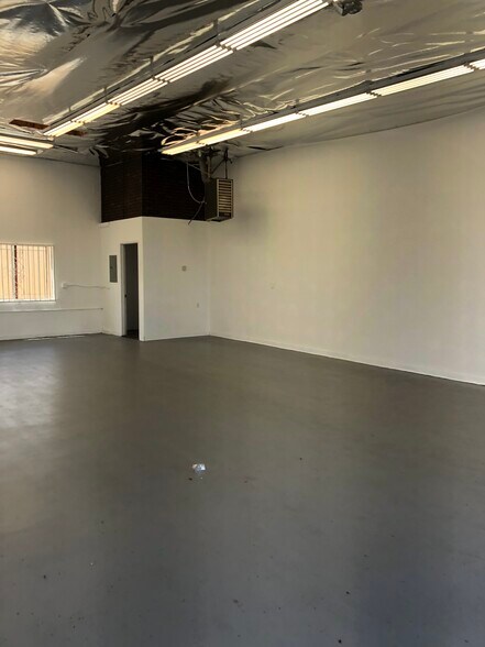 More Photos Of 2621 Pico Blvd, Santa Monica Storefront Retail Office For Lease