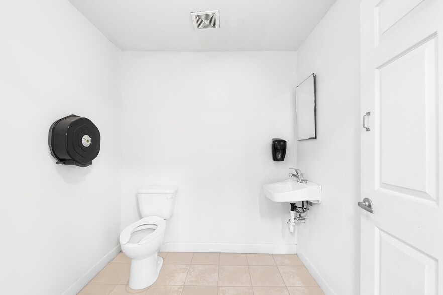 More Photos Of 3501-3531 NW 19th St, Fort Lauderdale Unknown For Lease
