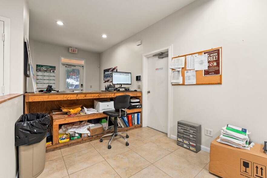 More Photos Of 16050 Orange Ave, Fort Pierce Warehouse For Sale