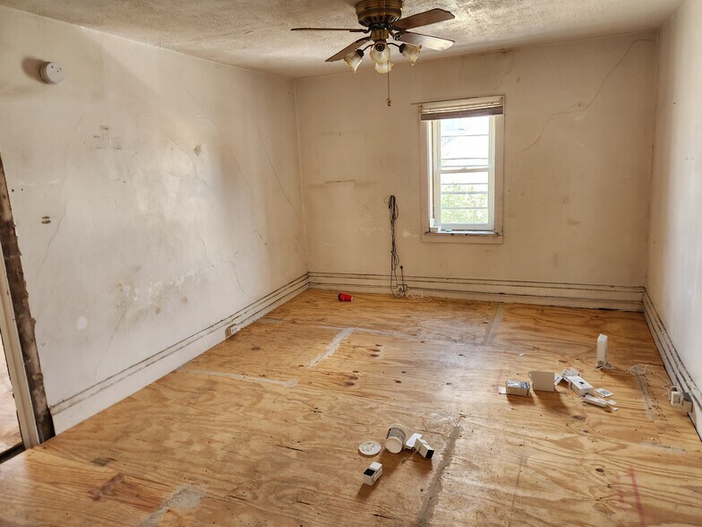 More Photos Of 1600 Bingham St, Pittsburgh Bar For Sale
