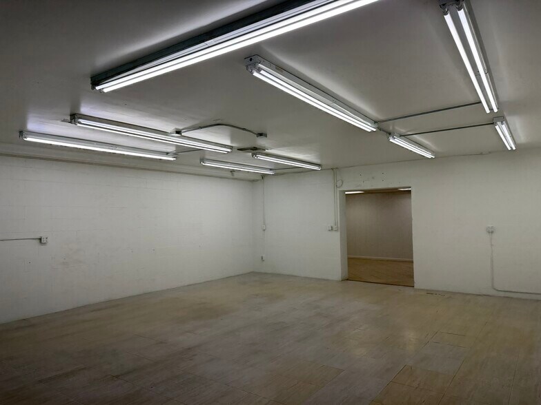 More Photos Of 1104 W Magnolia Blvd, Burbank Storefront For Sale