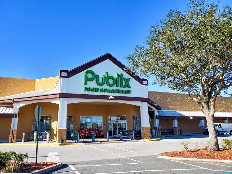 More Photos Of 7578 SE Maricamp Rd, Ocala General Retail For Lease