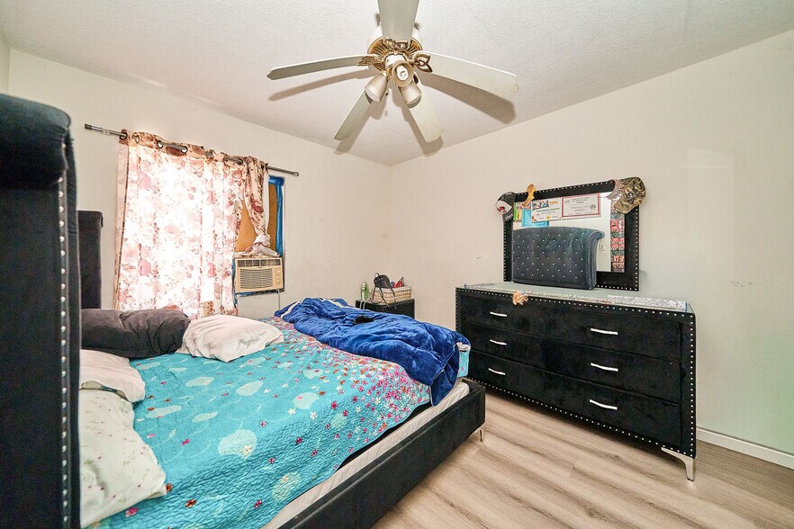 More Photos Of 2001 W Myrtle St, Santa Ana Apartments For Sale
