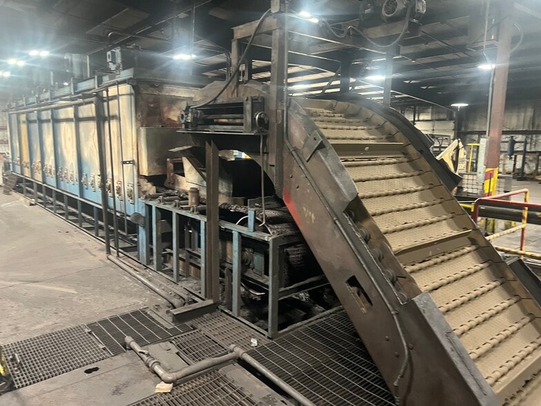 More Photos Of 400 S Gray St, Albany Manufacturing For Sale