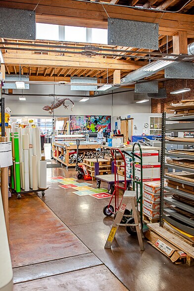 More Photos Of 1717 Oak St, Kansas City General Retail For Lease