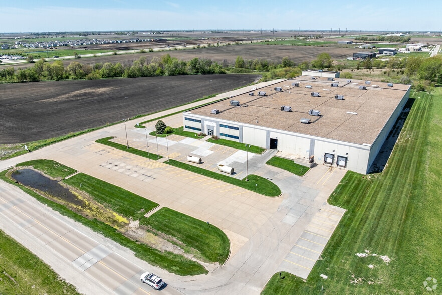 More Photos Of 250 NW 10th St, Waukee Warehouse For Sale