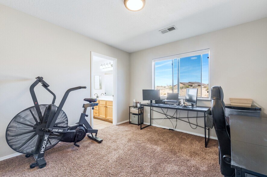 More Photos Of 200 Aldaba Cir NE, Rio Rancho Flex For Sale