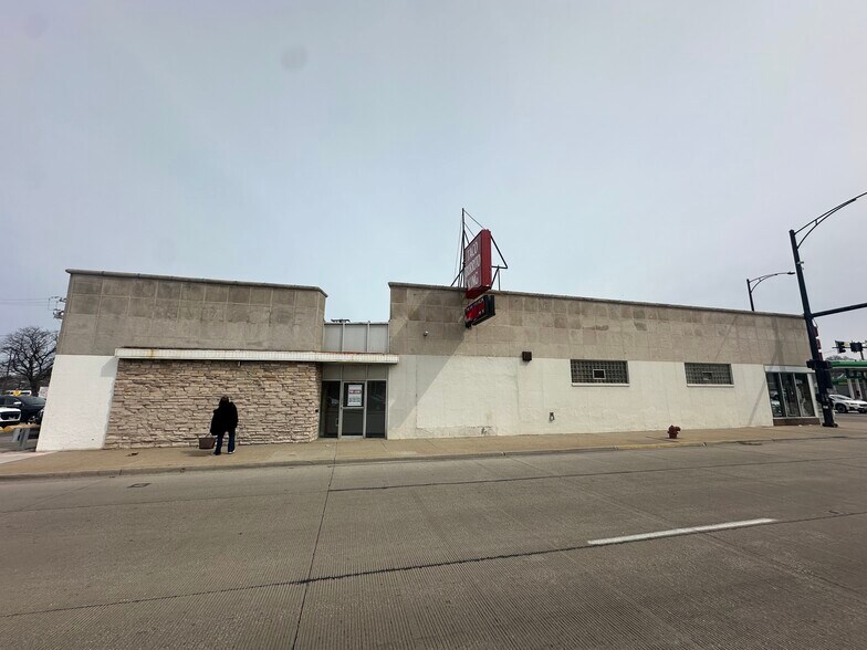 More Photos Of 7150-7154 W Higgins Ave, Chicago Storefront For Lease