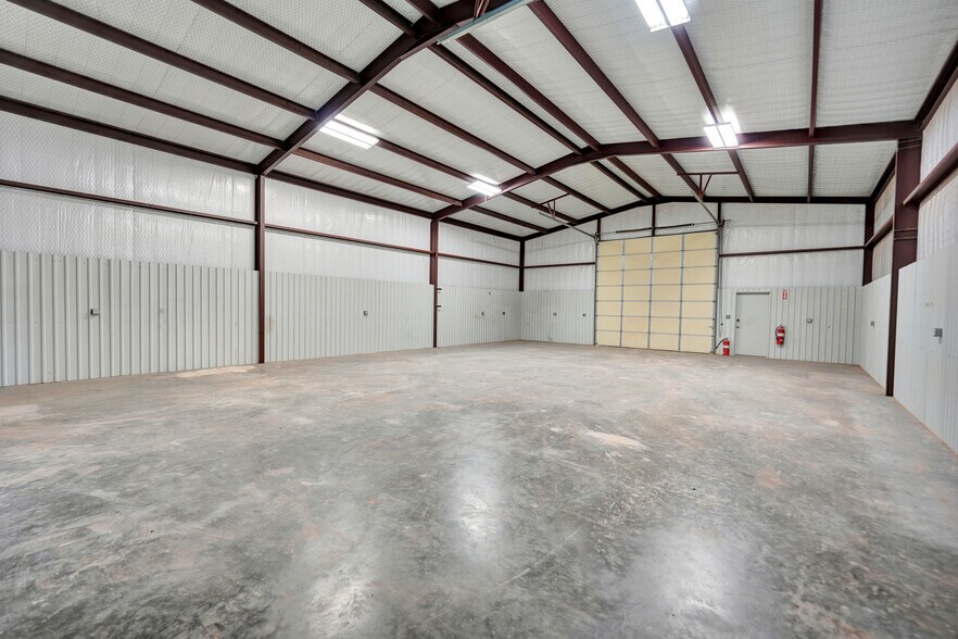 More Photos Of 2107 E County Road 130, Midland Warehouse For Lease