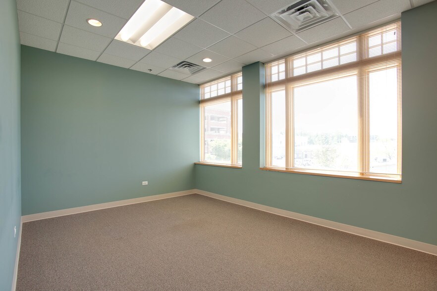 More Photos Of 5143-5151 Mochel Dr, Downers Grove Office For Sale