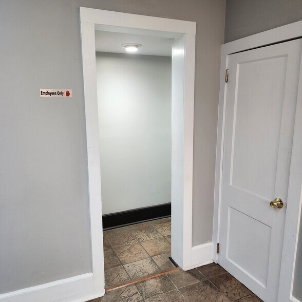 More Photos Of 37 W Washington Ave, Washington Storefront Retail Residential For Lease