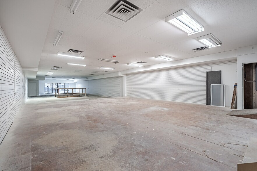 More Photos Of 5012 50 Av, Lloydminster General Retail For Sale