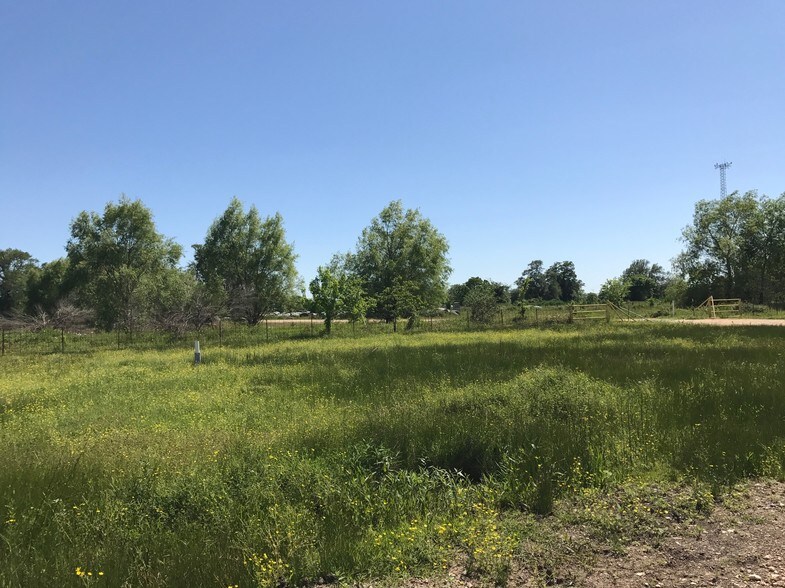More Photos Of 0 Hwy 35, Angleton Land For Lease