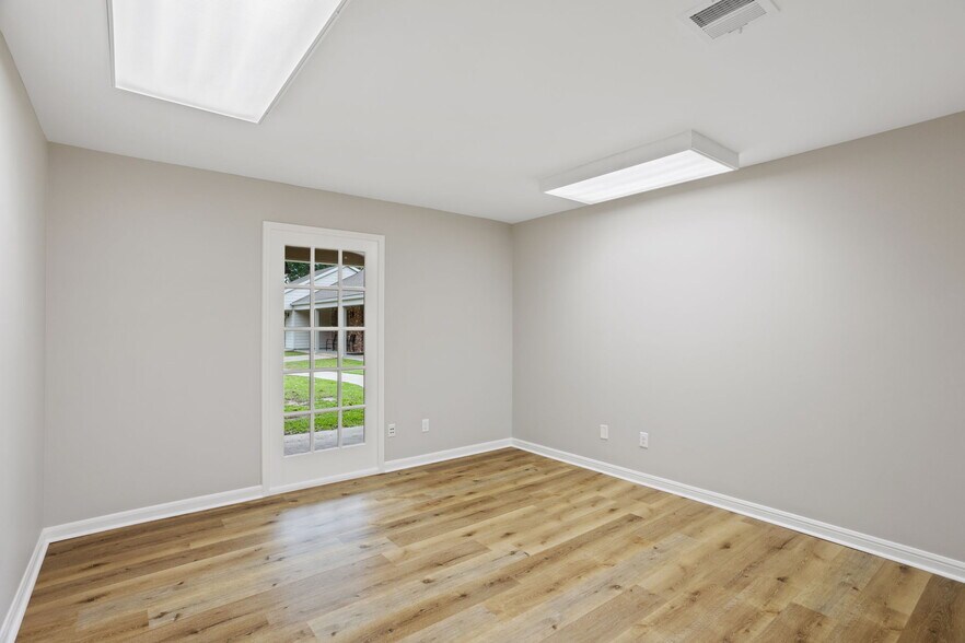 More Photos Of 1628 Ryan St, Lake Charles Office For Lease