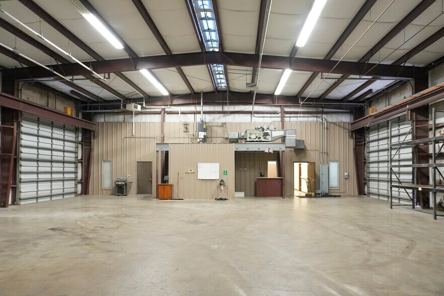 More Photos Of 6944 Leopard St, Corpus Christi Warehouse For Sale