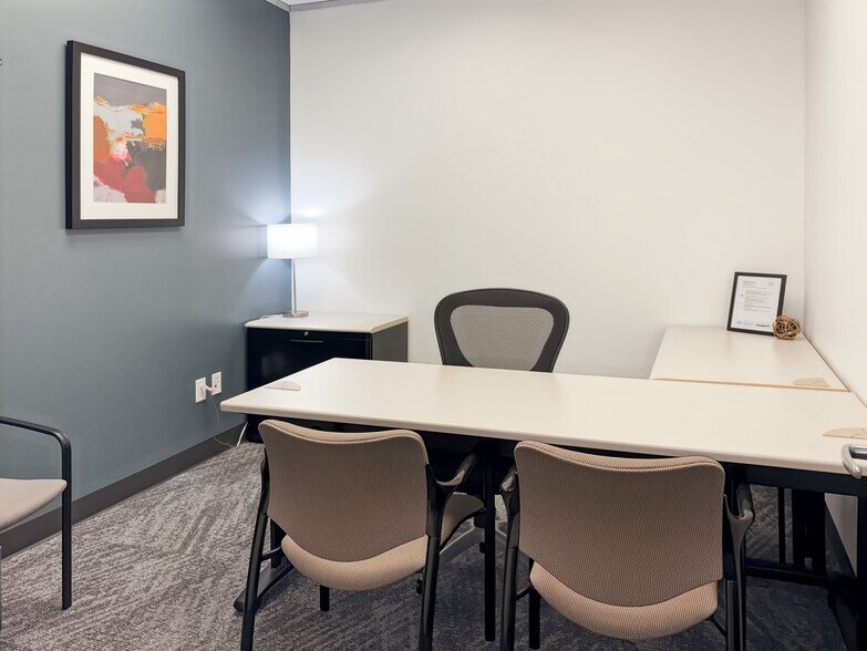 More Photos Of 21 Waterway Ave, The Woodlands Coworking Space