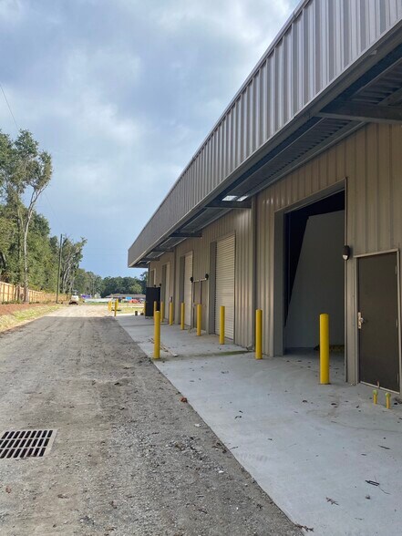 More Photos Of 420 Brandam Ln, Charleston Warehouse For Lease