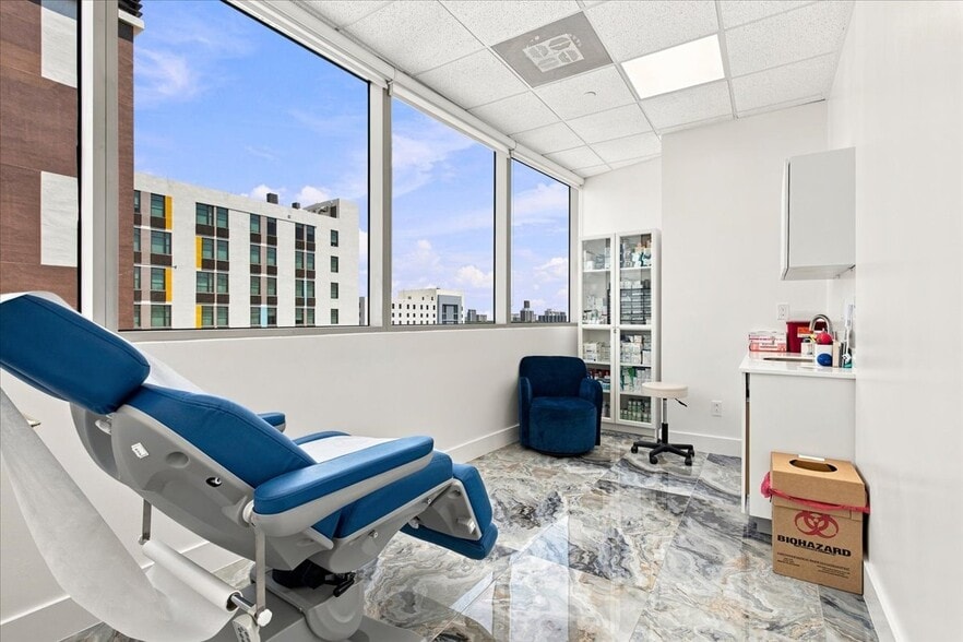 More Photos Of 2920-2950 NE 207th St, Aventura Unknown For Lease