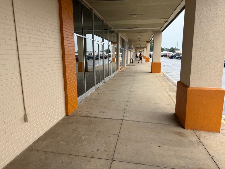 More Photos Of 6570 Caroline St, Milton Unknown For Lease