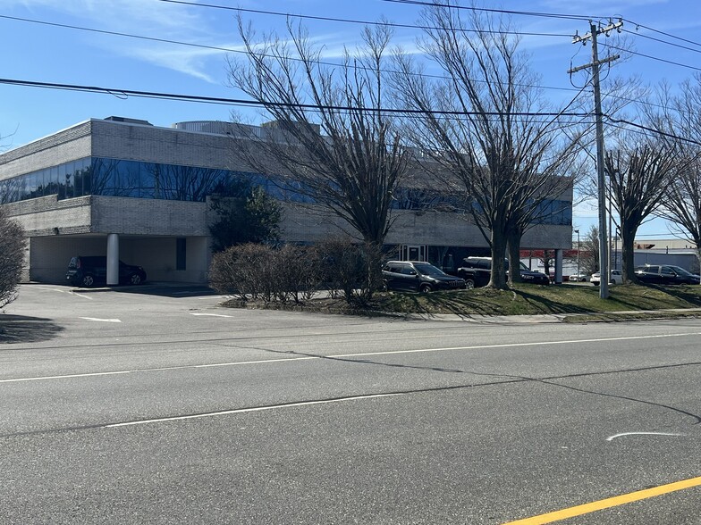 More Photos Of 4400 Veterans Memorial Hwy, Holbrook Office For Sale