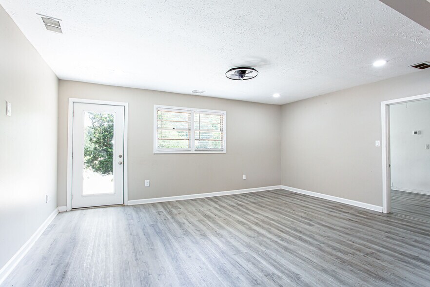 More Photos Of 2758 Five Forks Trickum Rd, Lawrenceville Office For Sale