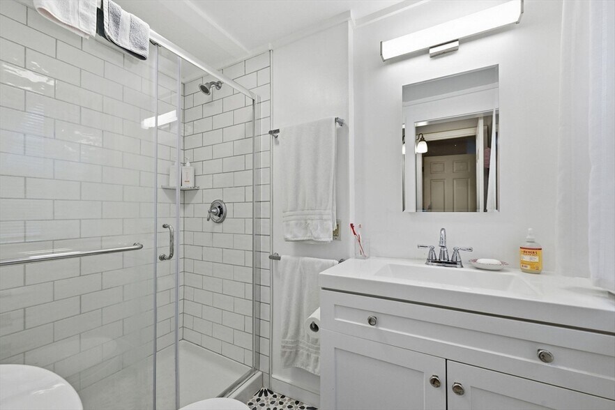 More Photos Of 53 School St, Hyannis Apartments For Sale