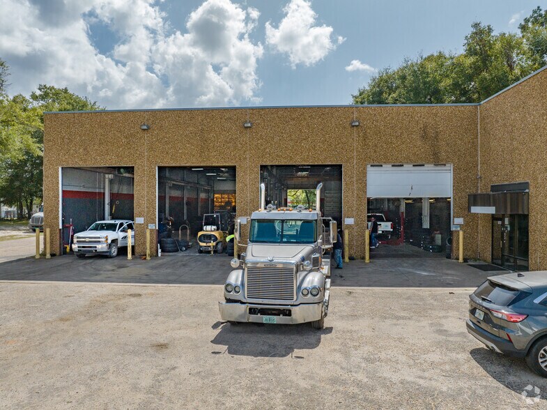 More Photos Of 4702-4708 Capital Cir NW, Tallahassee Manufacturing For Sale