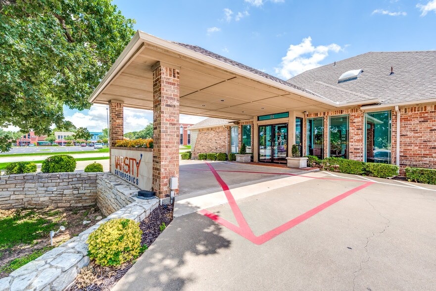 More Photos Of 501 W Harwood Rd, Hurst Medical For Lease